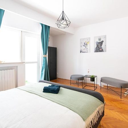 Amazing New Flat City Center Bukares Bagian luar foto